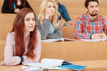 Estudiante en clase